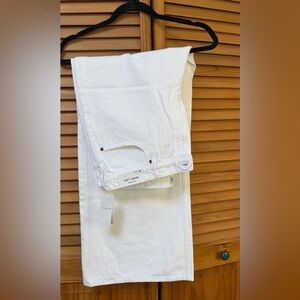 Brand new Abercrombie high waisted white denim jeans (short)